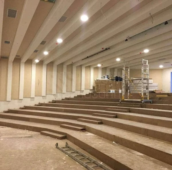 Konferans salonu sahne tarafı ses kontrolü