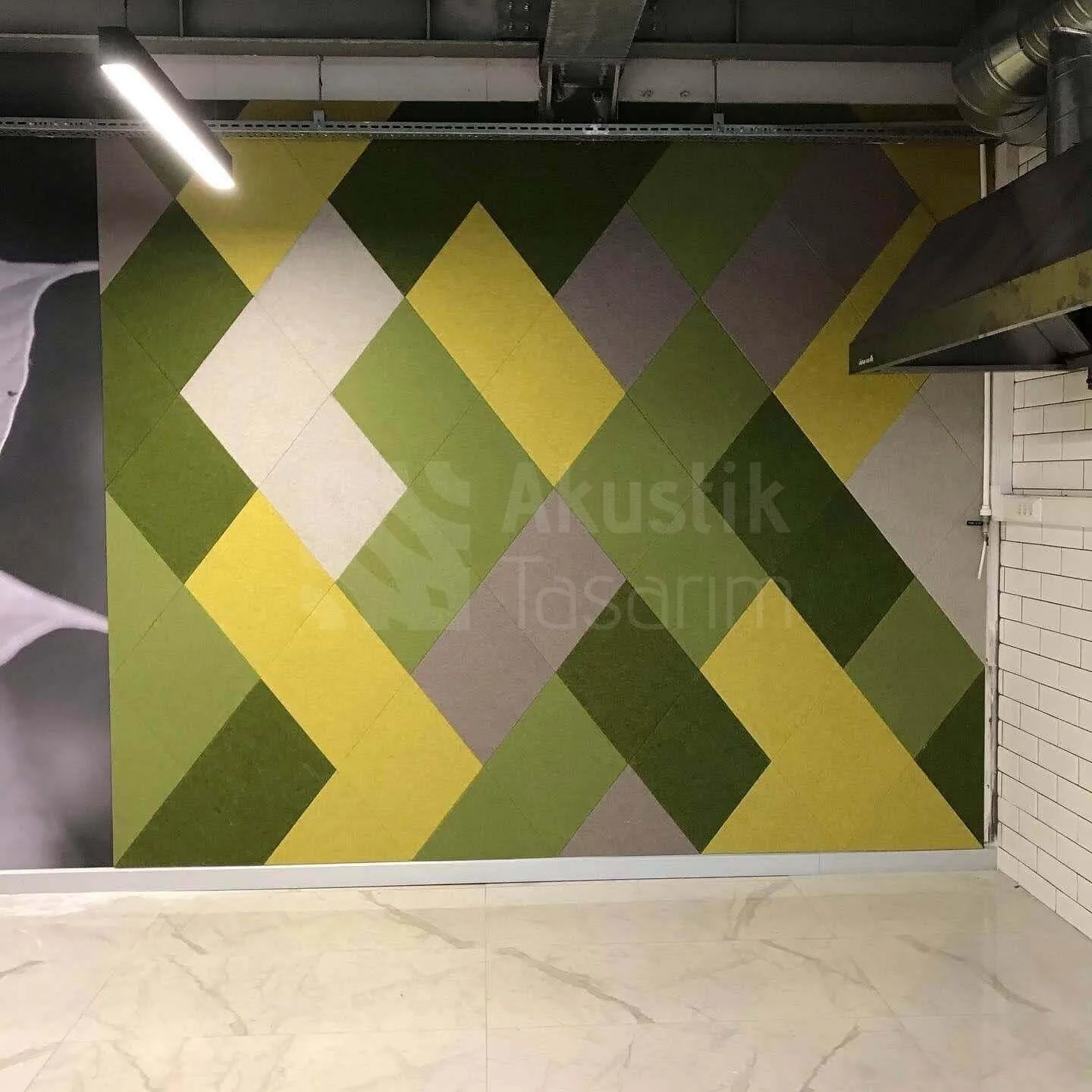 Toplantı odasında akustik panel uygulaması