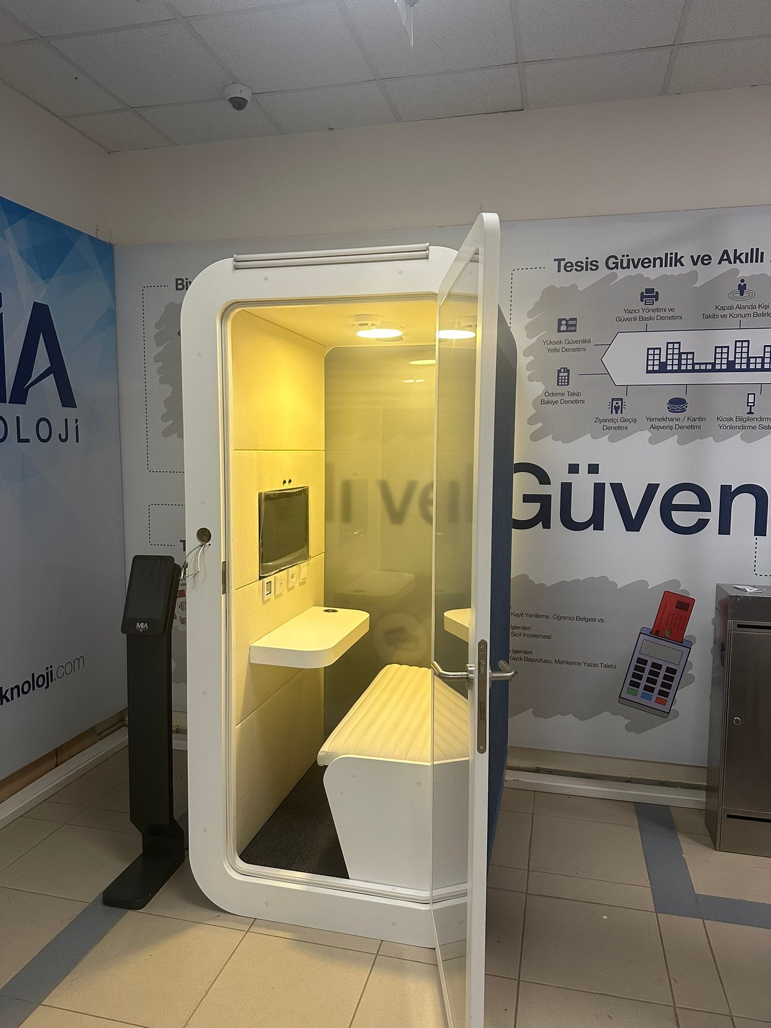 Mia Teknoloji Görseli